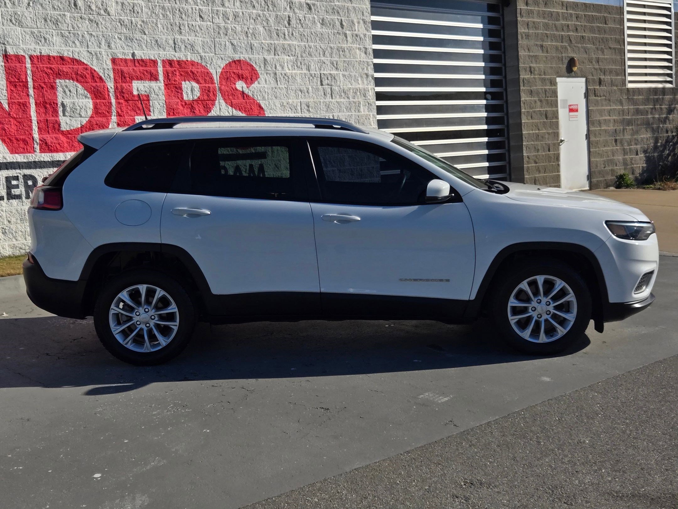 Used 2021 Jeep Cherokee Latitude image 8