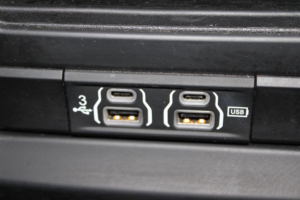 Used 2019 RAM 2500 Laramie w/ Black Appearance Package image 33