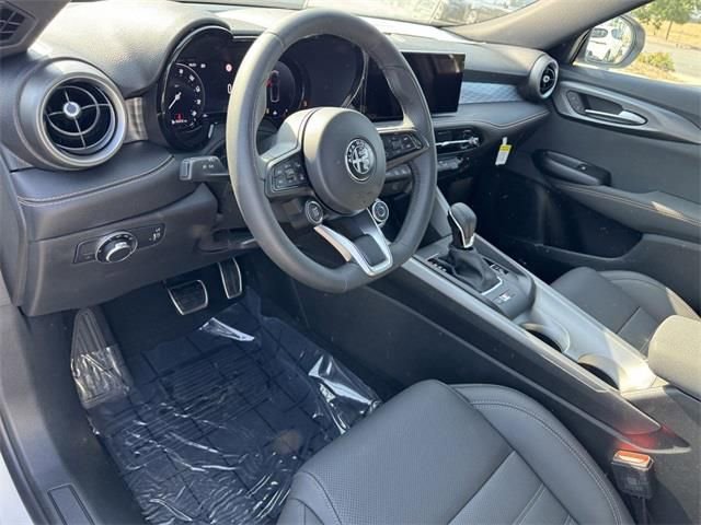 New 2025 Alfa Romeo Tonale w/ Premium Package image 12