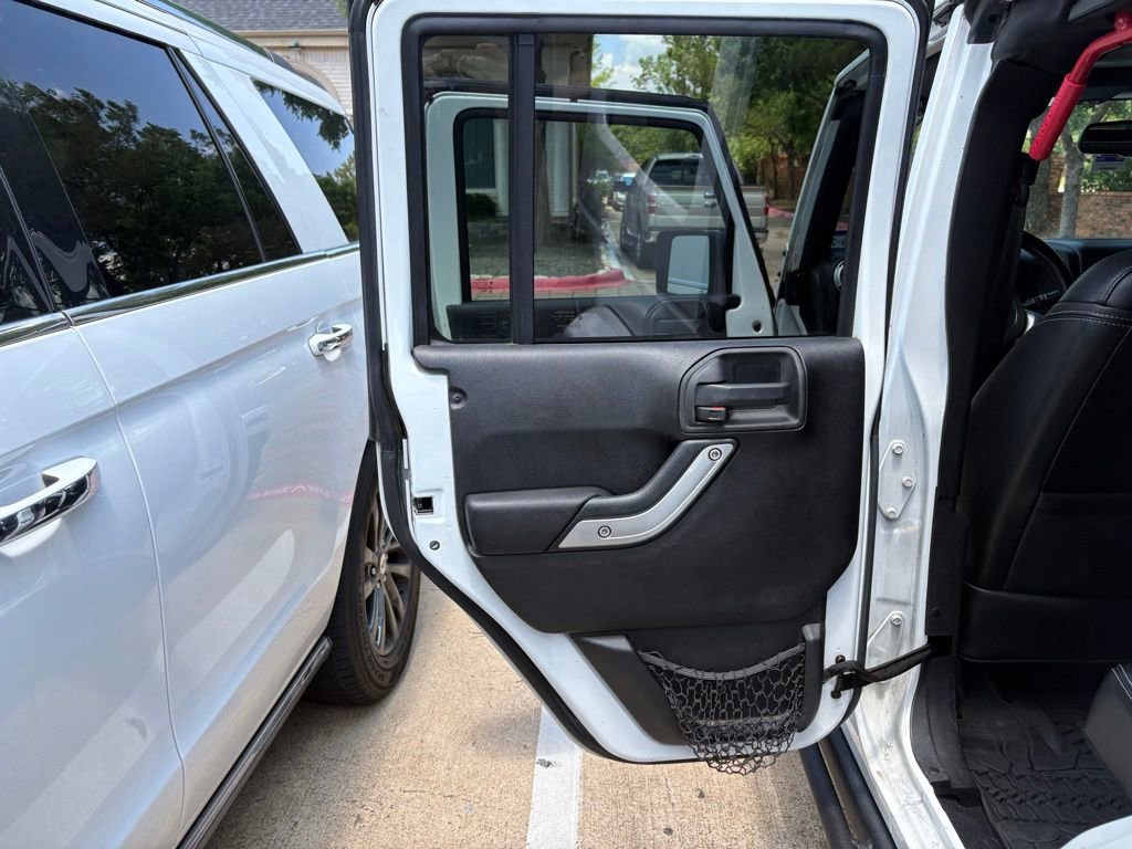 Used 2015 Jeep Wrangler Unlimited Rubicon AWD/4WD image 15