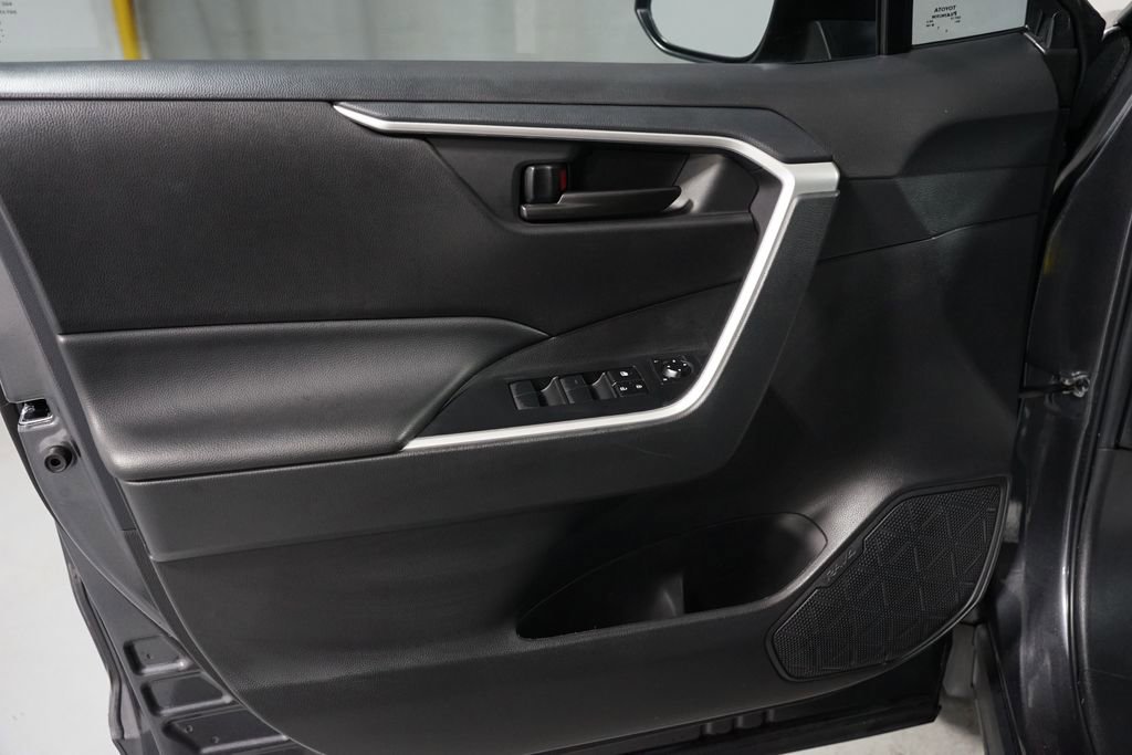 Certified 2023 Toyota RAV4 LE FWD image 28
