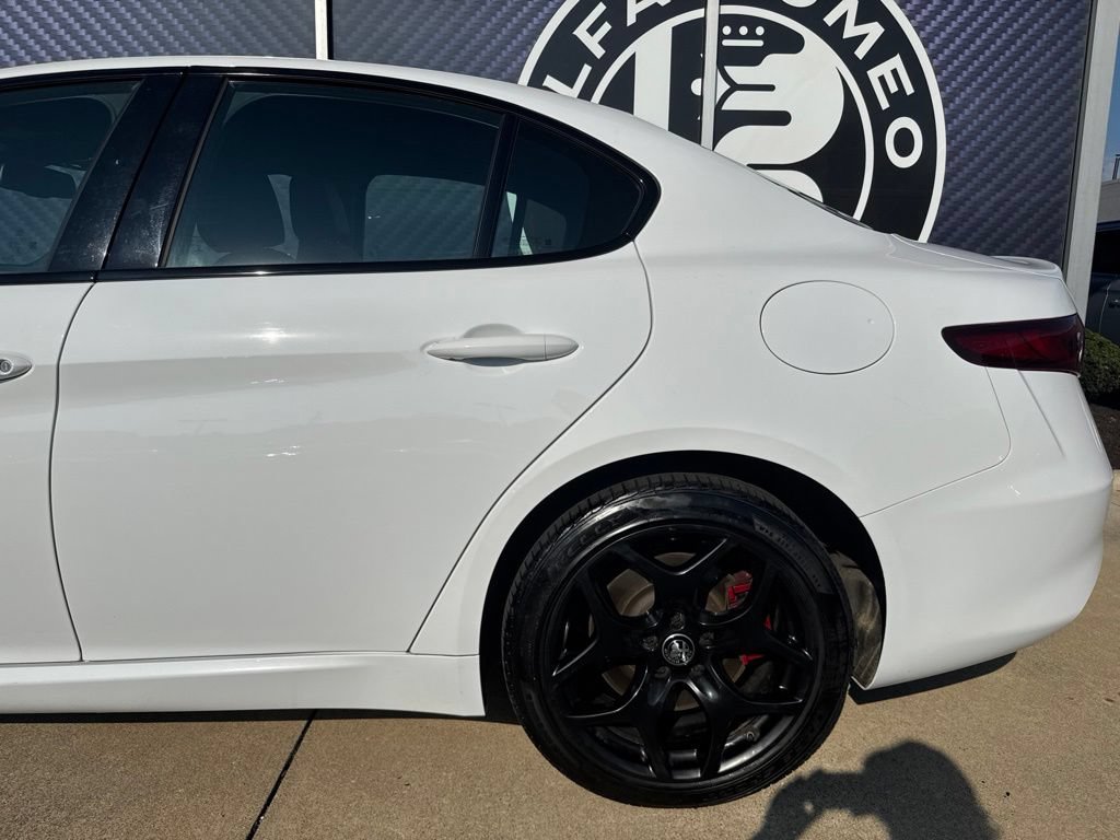 Used 2022 Alfa Romeo Giulia Ti AWD/4WD image 14