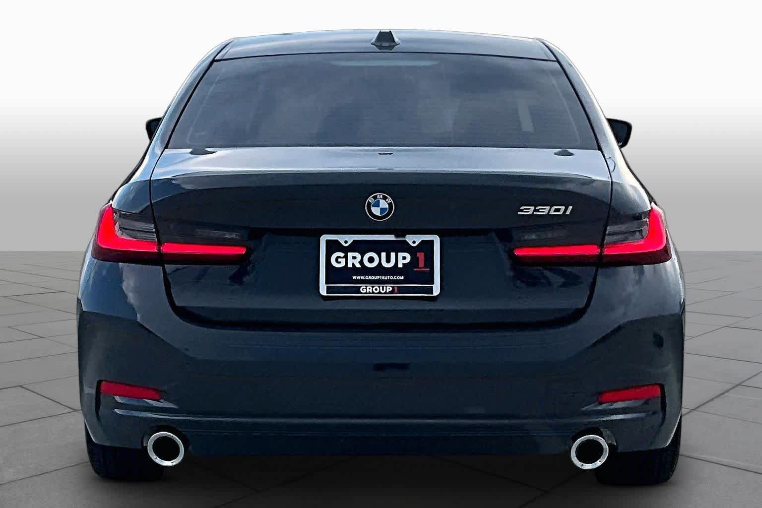 Used 2025 BMW 330i Sedan w/ Premium Package RWD image 4
