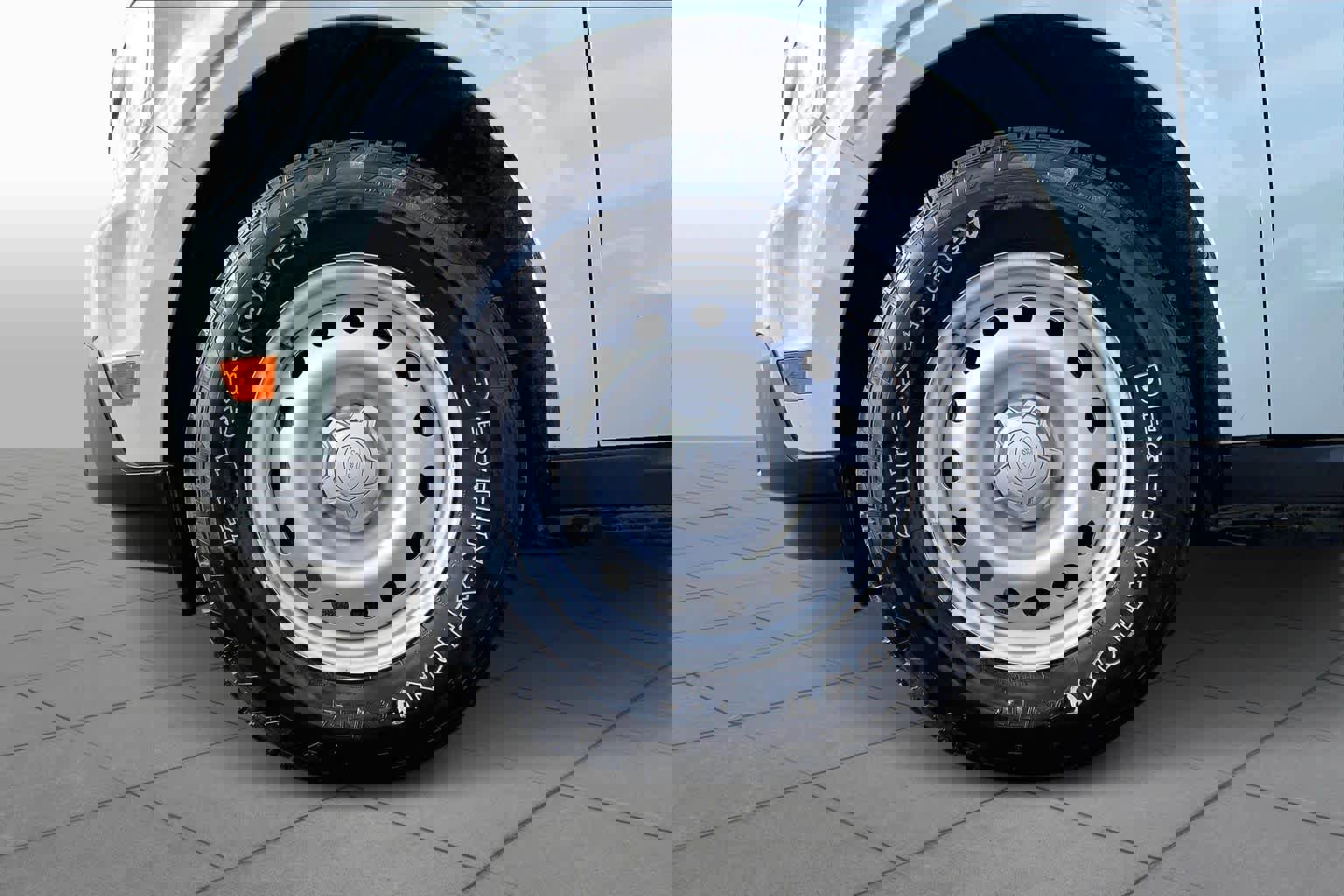 Used 2023 Ford Maverick XL image 11