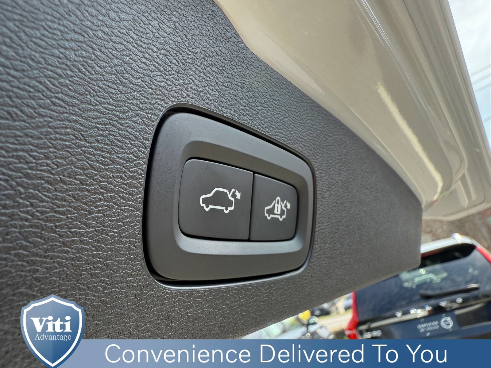 Used 2025 Volvo V60 B5 Cross Country Plus AWD/4WD image 28