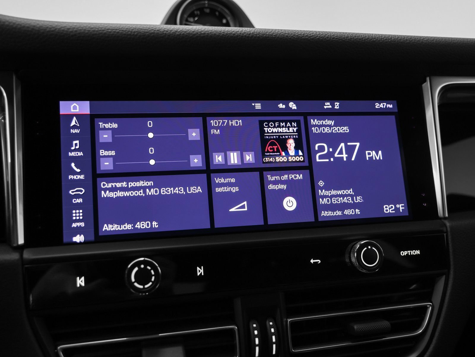 Certified 2026 Porsche Macan AWD/4WD image 32