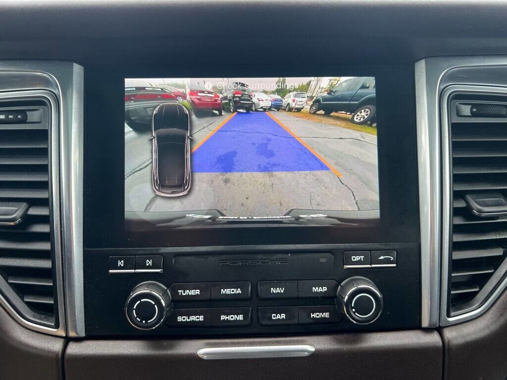 Used 2017 Porsche Macan Turbo image 23