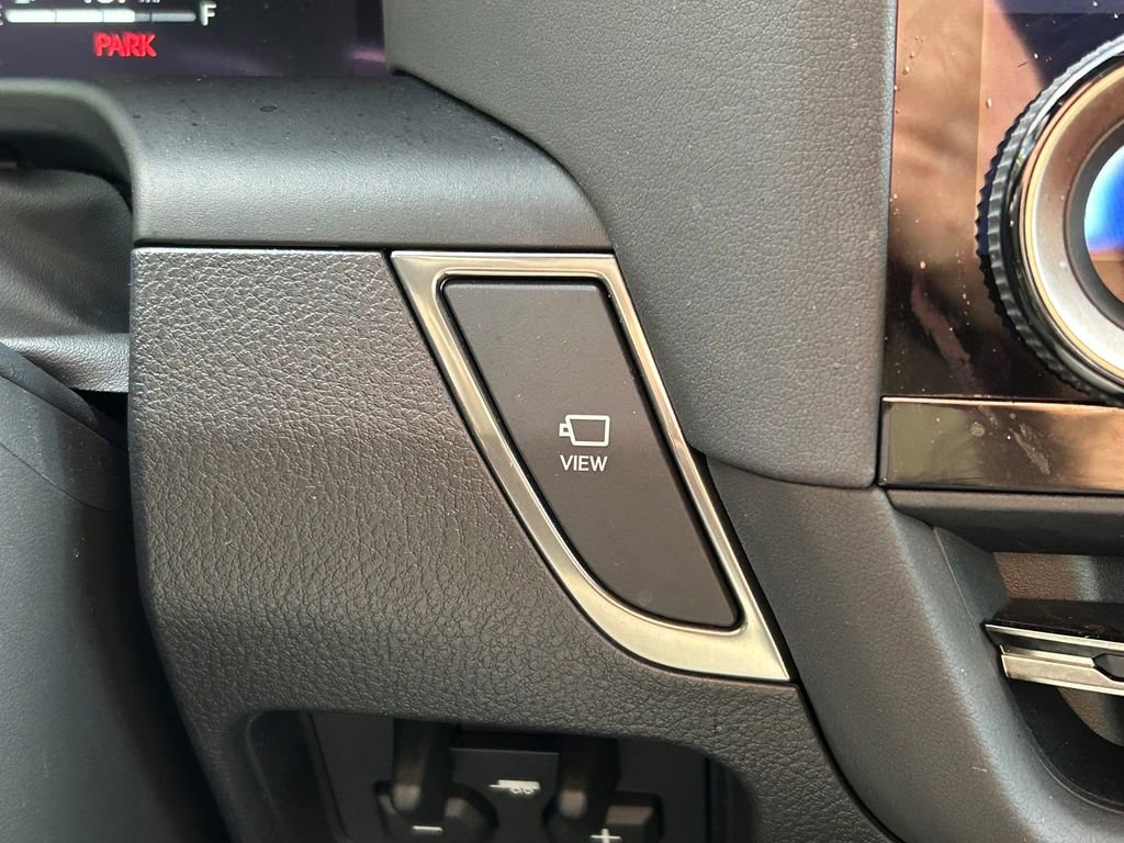 Used 2024 Lexus GX 550 w/ Accessory Package (2T) image 38