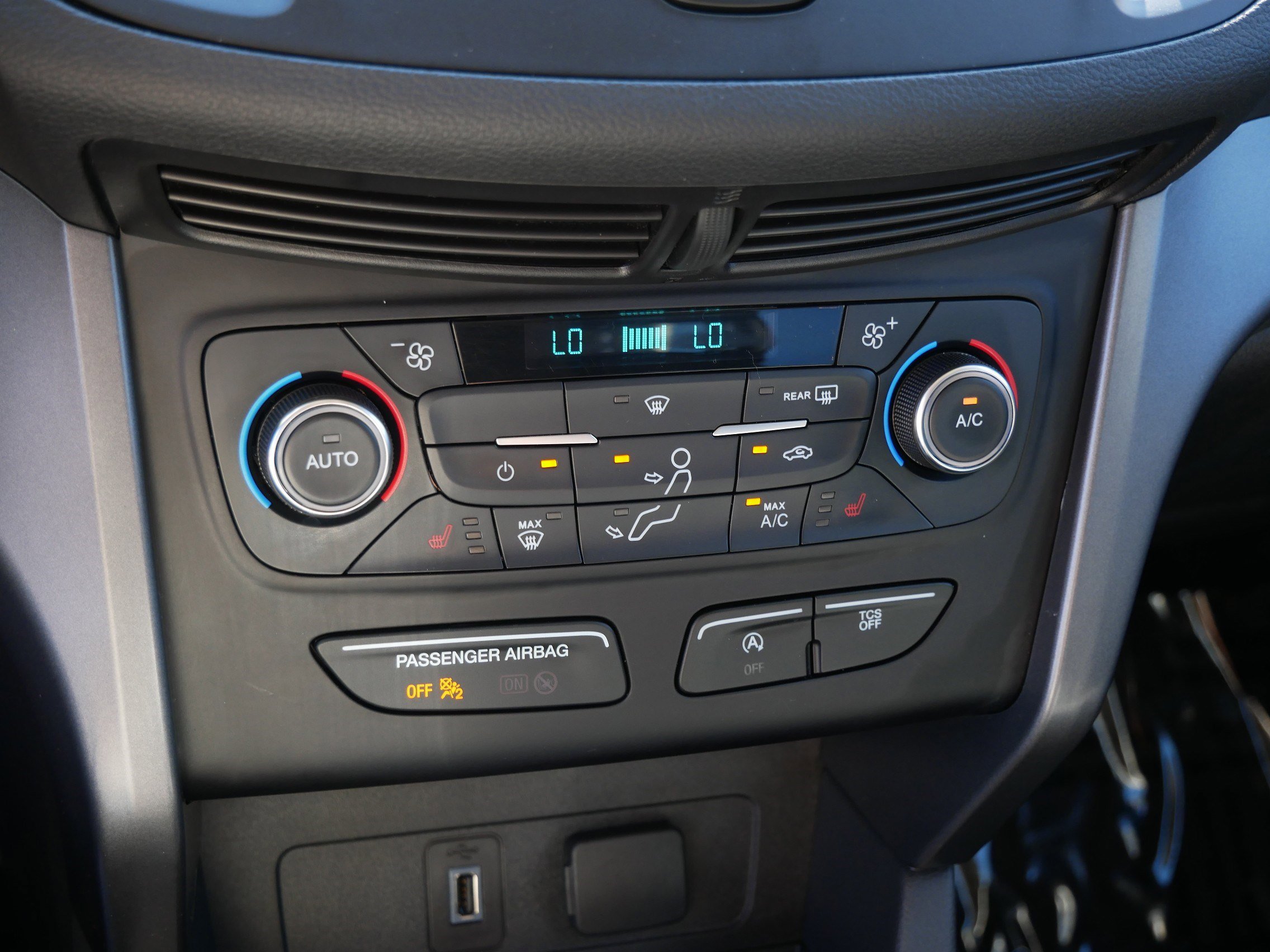 Used 2017 Ford Escape SE w/ SE Cold Weather Package image 23