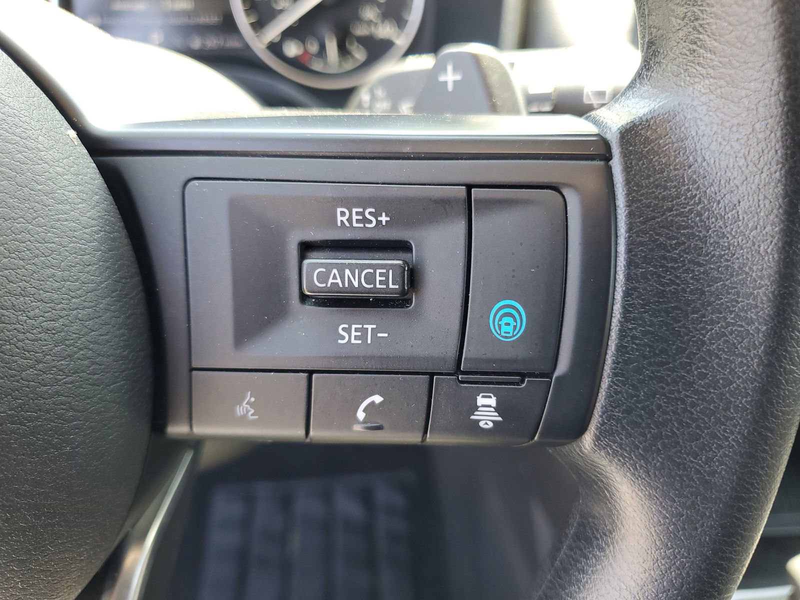 Used 2024 Nissan Rogue SV FWD image 12