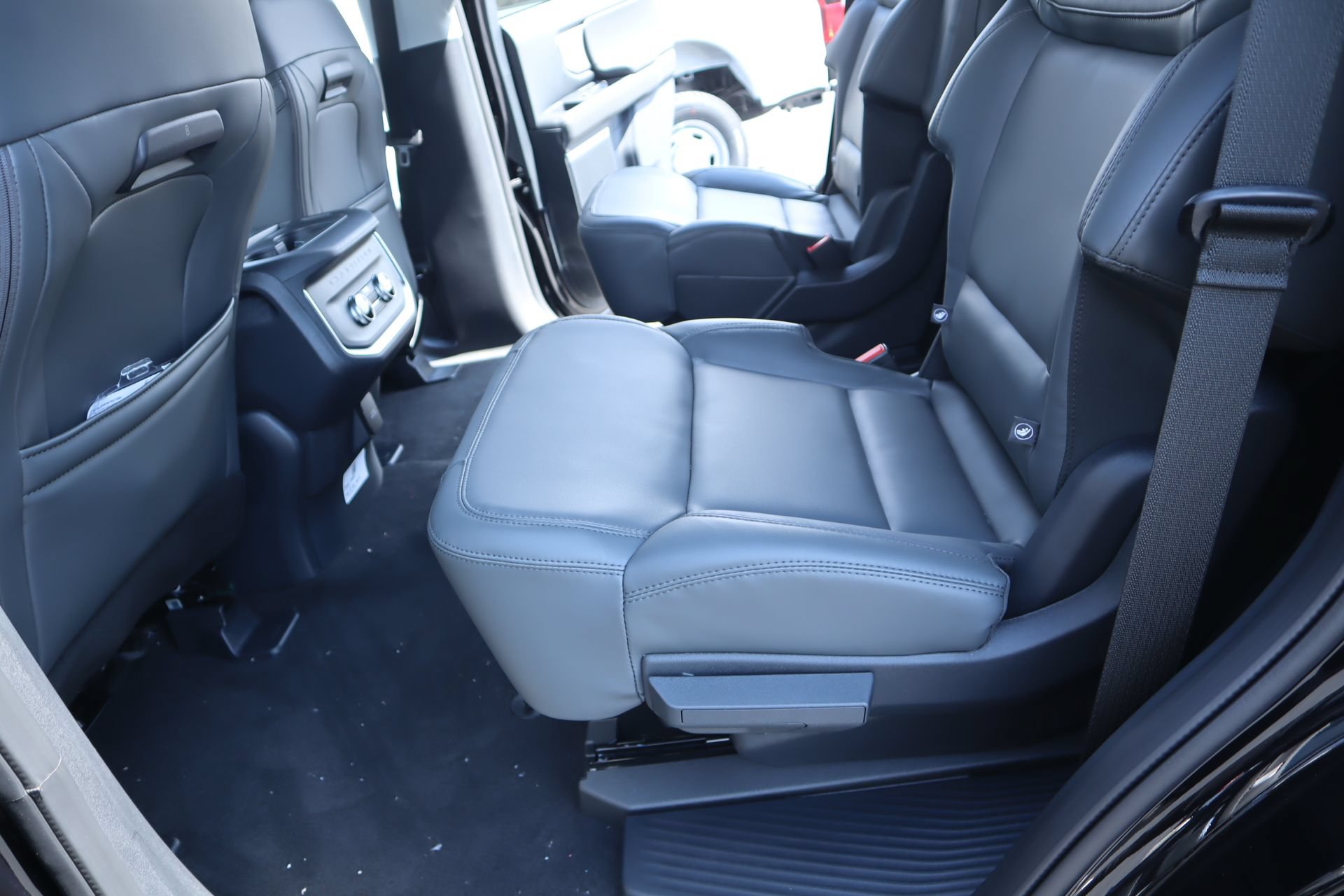 New 2026 Ford Expedition Active AWD/4WD image 13