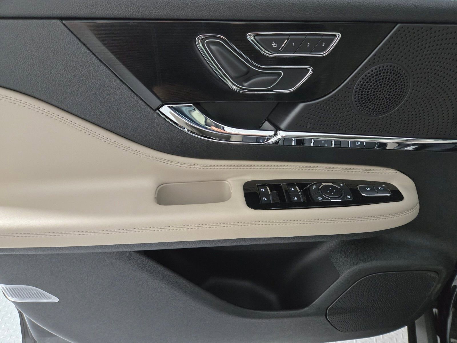 New 2026 Lincoln Corsair Reserve w/ Jet Appearance Package image 22