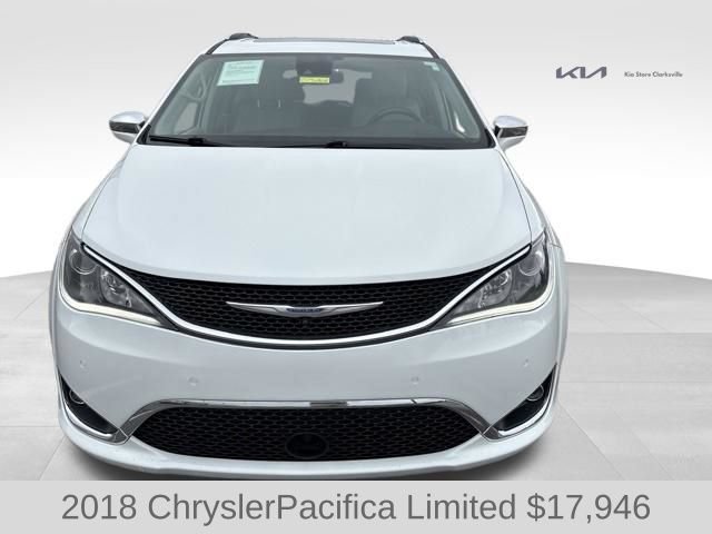 Used 2018 Chrysler Pacifica Limited w/ Tire & Wheel Group FWD image 3