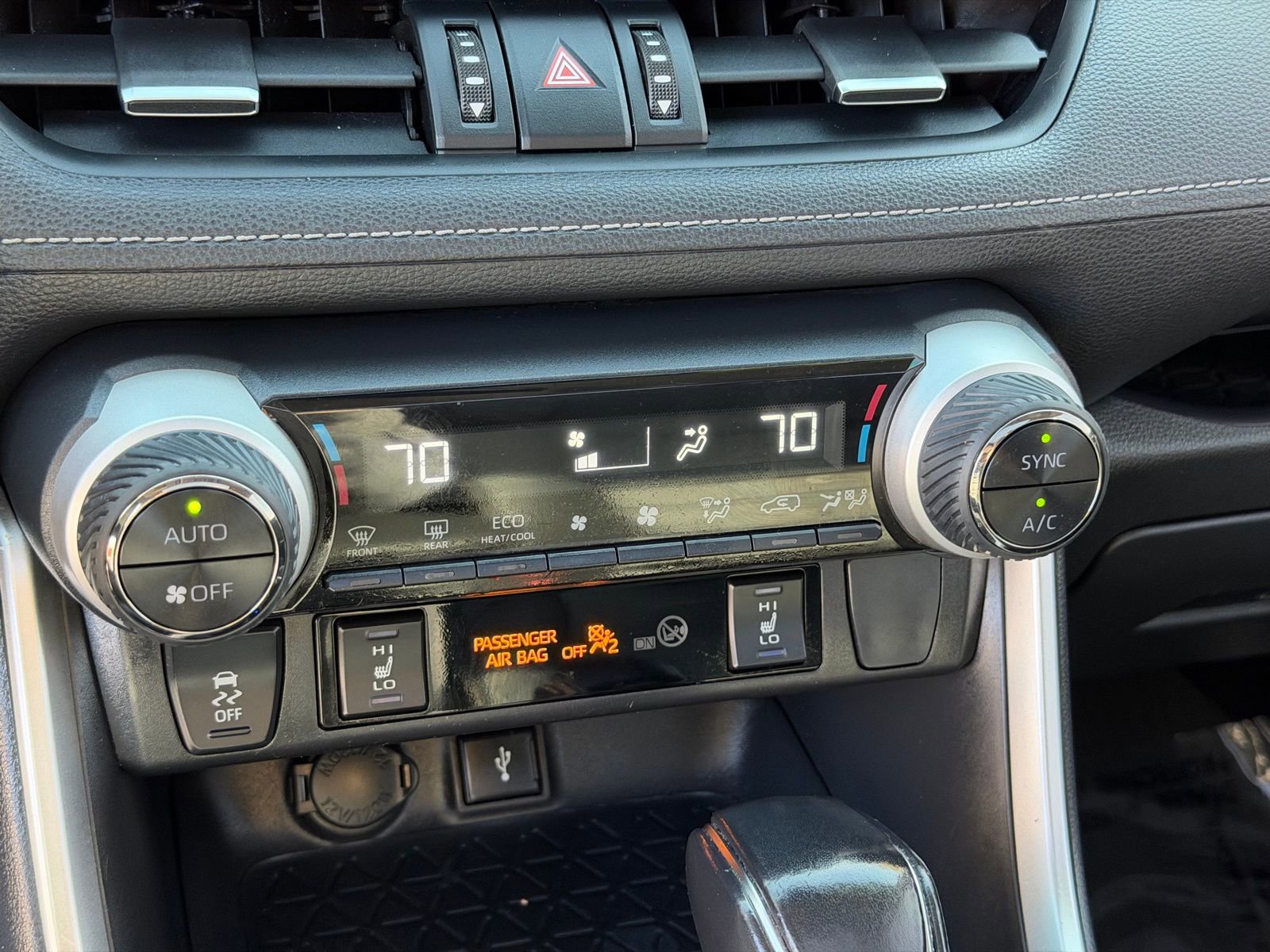 Used 2022 Toyota RAV4 XLE Premium image 25