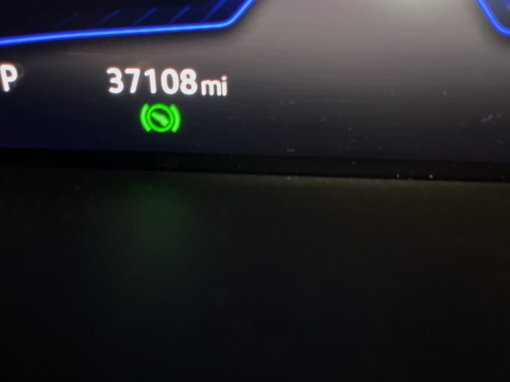 Used 2025 Volkswagen Jetta SE image 2