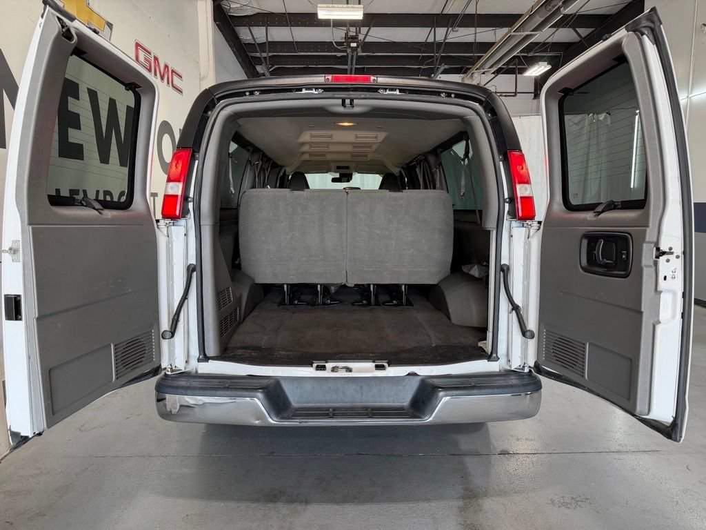 Used 2020 Chevrolet Express 3500 LT w/ LT Preferred Equipment Group RWD image 30
