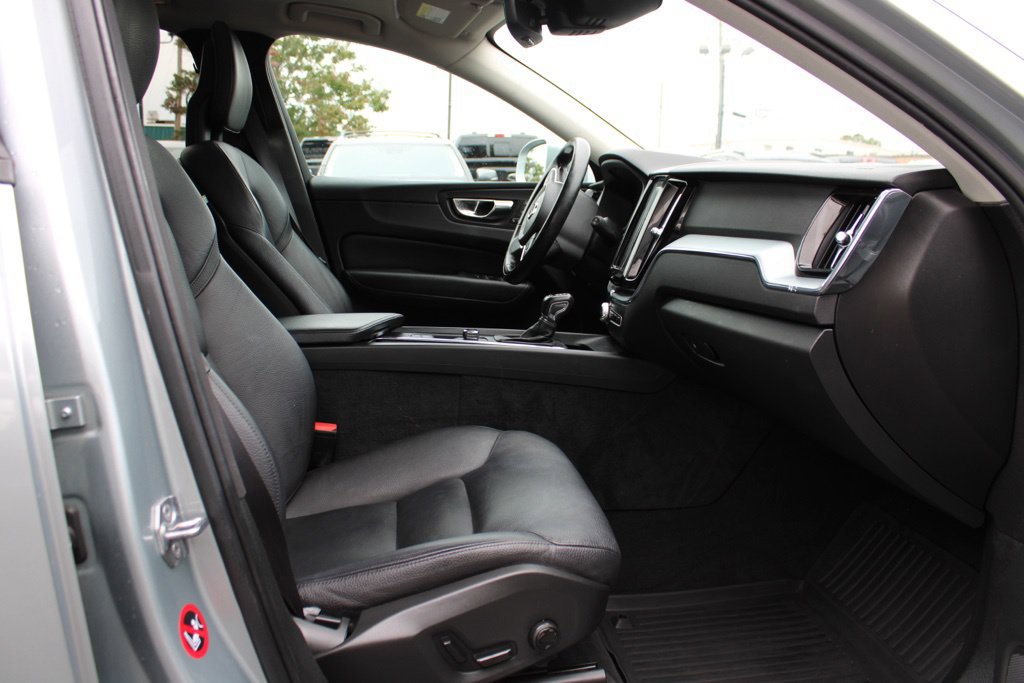 Used 2018 Volvo XC60 T6 Momentum w/ Advanced Package AWD/4WD image 14