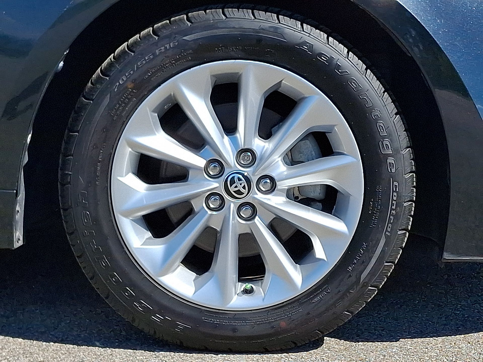 Used 2022 Toyota Corolla LE w/ LE Convenience Package FWD image 26