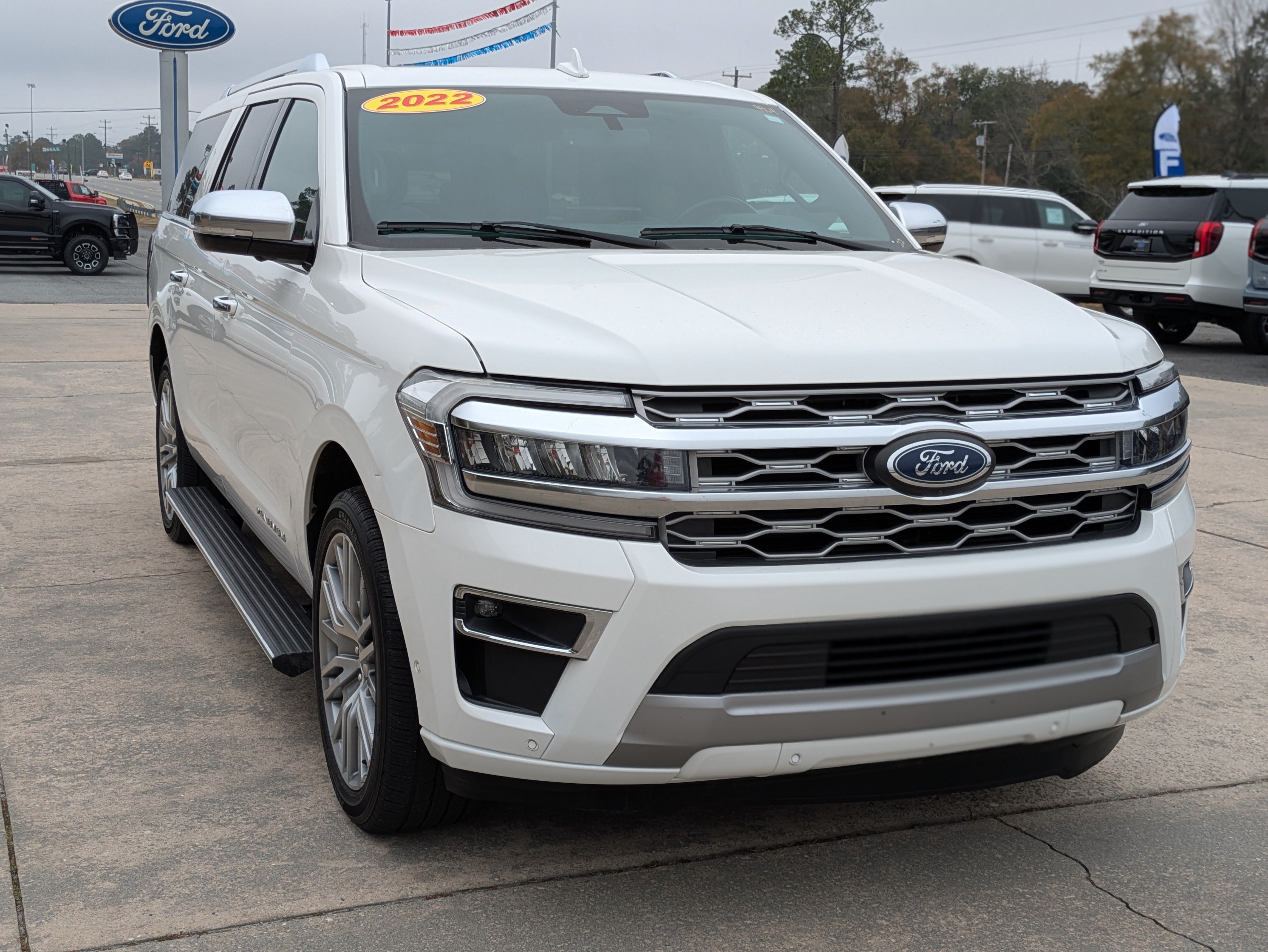 Used 2022 Ford Expedition Max Platinum RWD image 4
