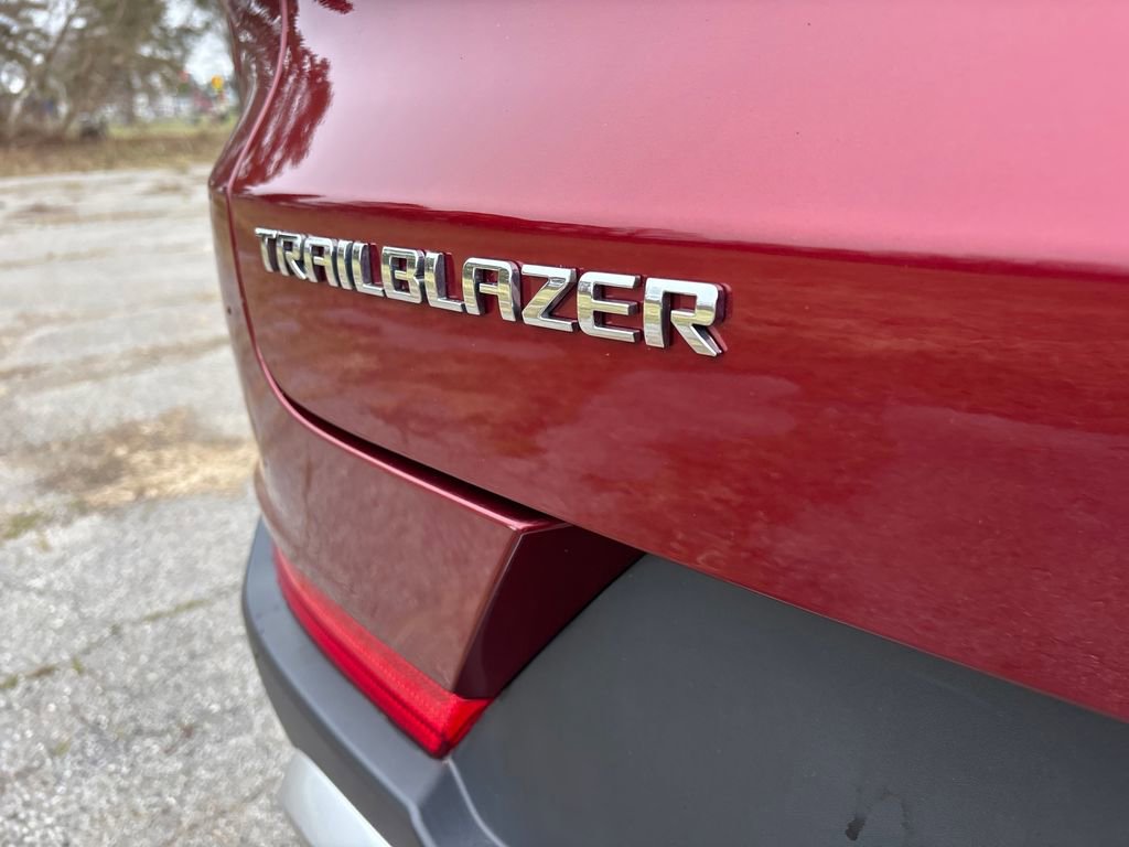 Used 2023 Chevrolet TrailBlazer LT FWD image 16