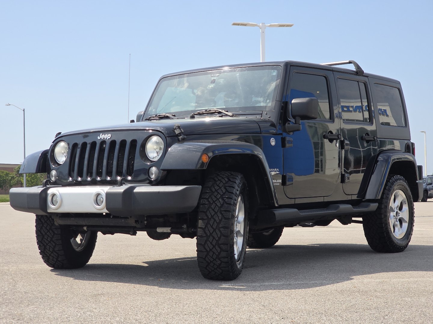 Used 2014 Jeep Wrangler Unlimited Sahara w/ Connectivity Group AWD/4WD image 10