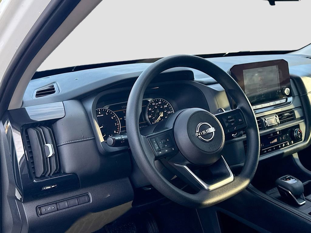 Used 2023 Nissan Pathfinder S image 20