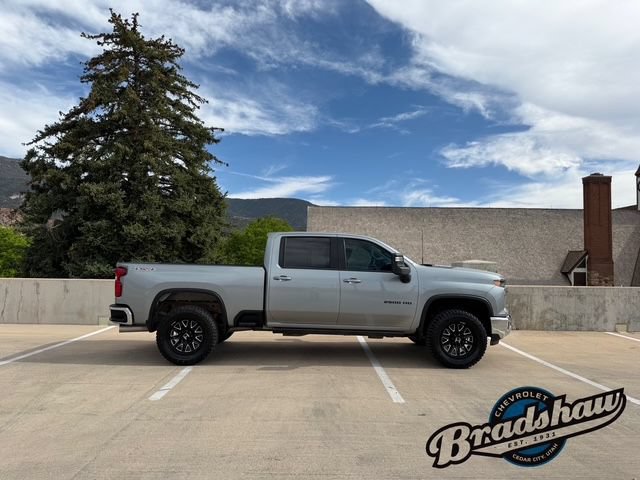 Used 2024 Chevrolet Silverado 2500 LT AWD/4WD image 3