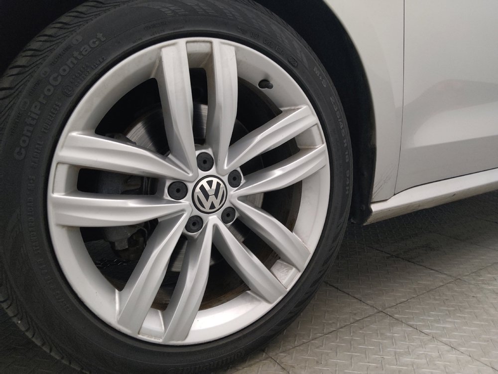 Used 2018 Volkswagen Passat 2.0T SE FWD image 31
