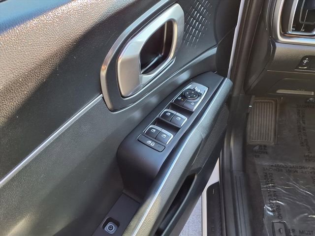 Used 2024 Kia Sorento S image 11