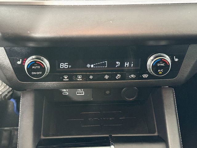 Used 2024 Mitsubishi Outlander SE image 14