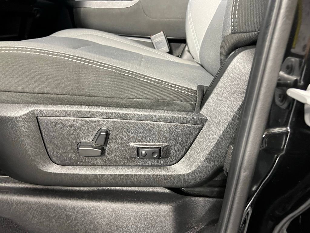 Used 2024 RAM 2500 Big Horn w/ Bed Utility Group image 21