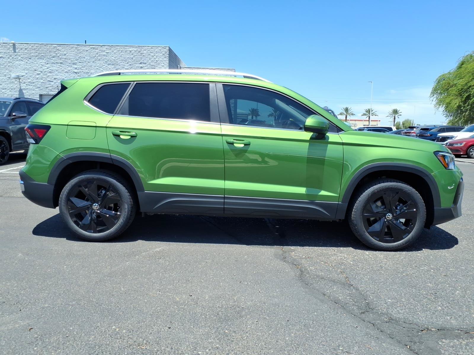New 2026 Volkswagen Taos SE FWD image 8