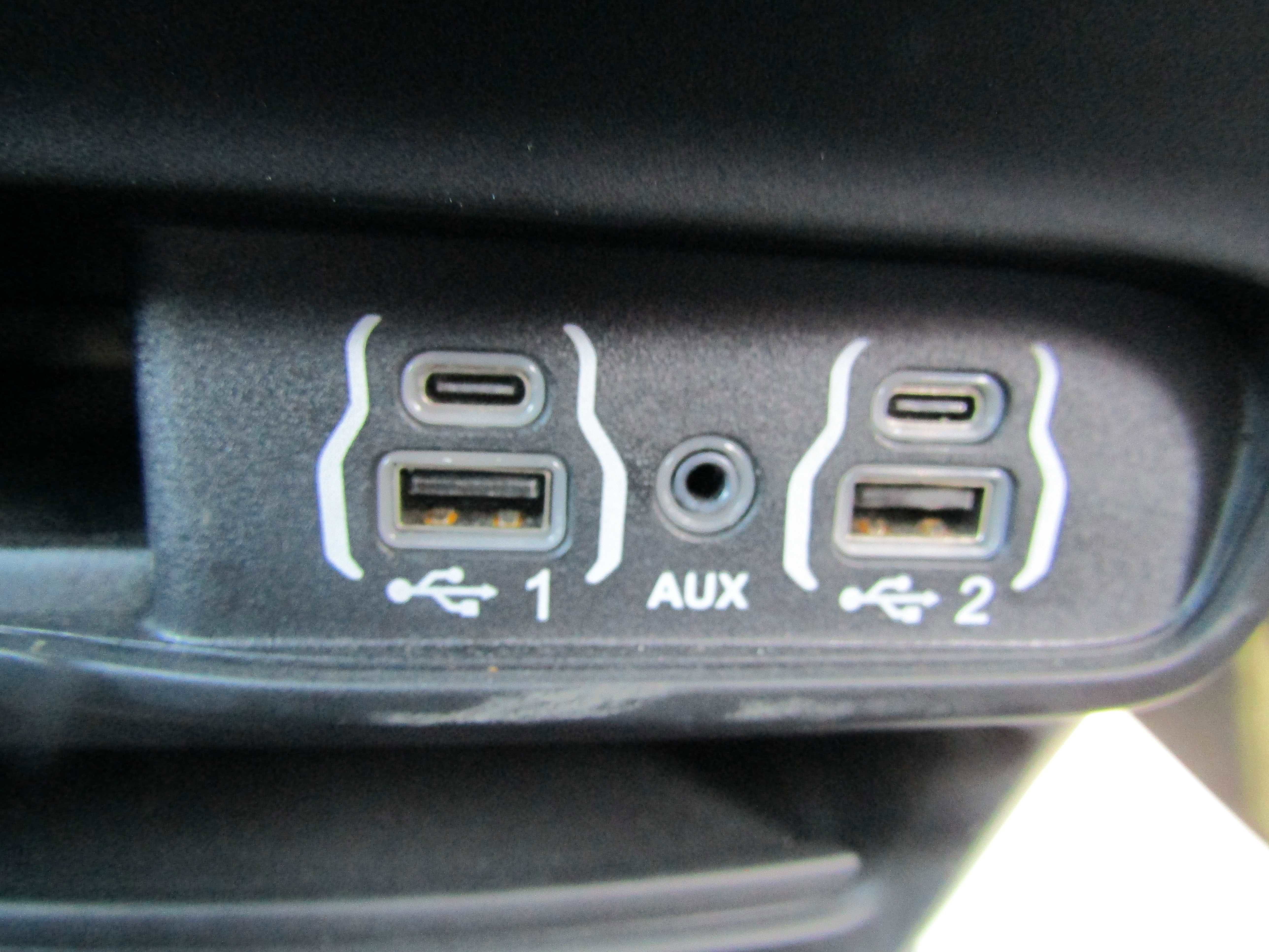 Used 2025 Chrysler Pacifica Select image 17
