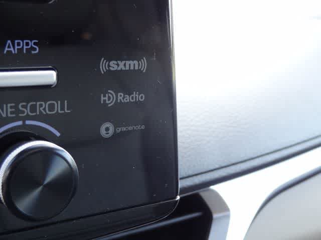 Used 2024 Toyota Sienna XLE FWD image 32