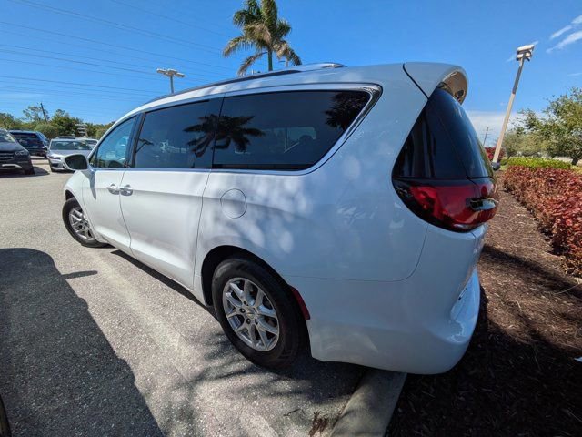 Used 2021 Chrysler Pacifica Touring-L image 5