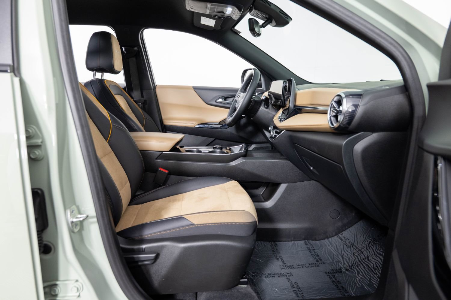 Used 2025 Chevrolet Equinox ACTIV w/ Safety and Technology Package image 29