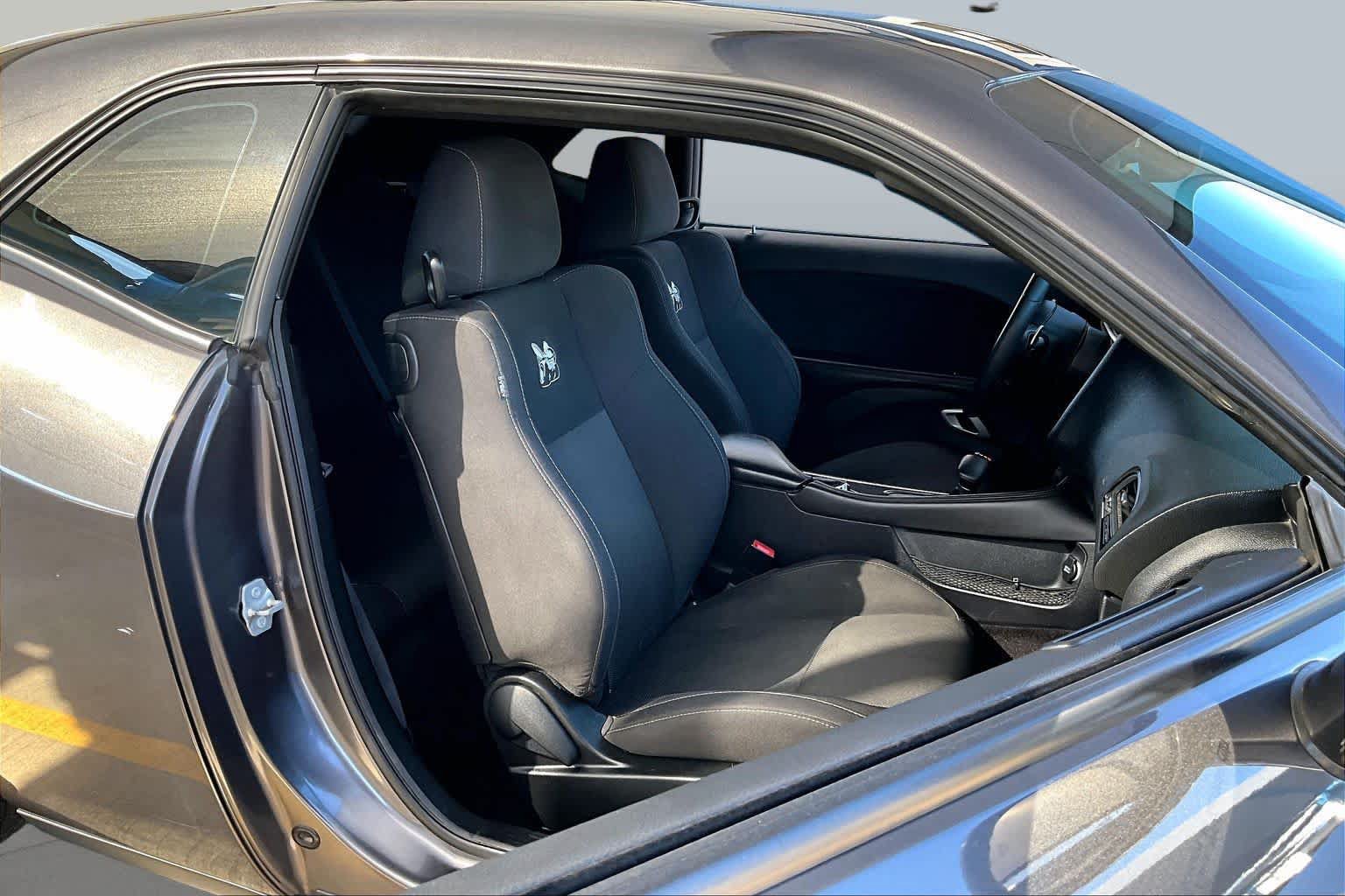 Used 2016 Dodge Challenger R/T Scat Pack RWD image 9