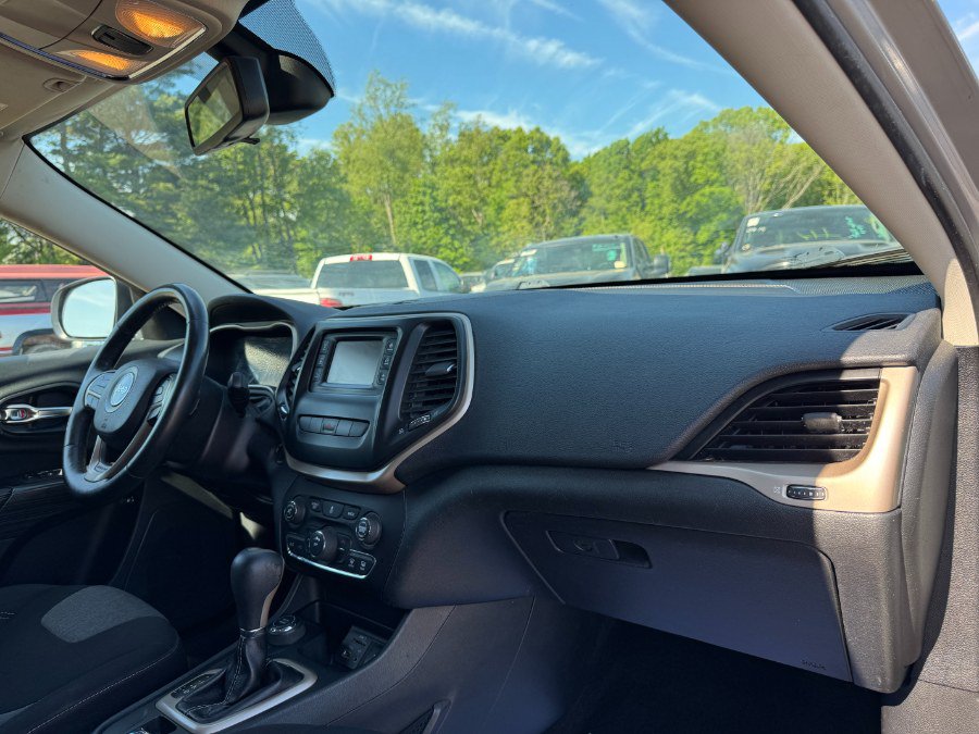Used 2014 Jeep Cherokee Latitude w/ Cold Weather Group AWD/4WD image 20