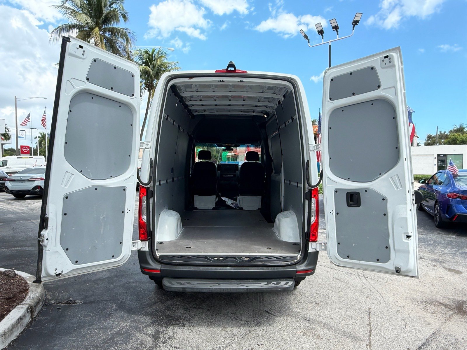 Used 2022 Mercedes-Benz Sprinter 2500 image 14