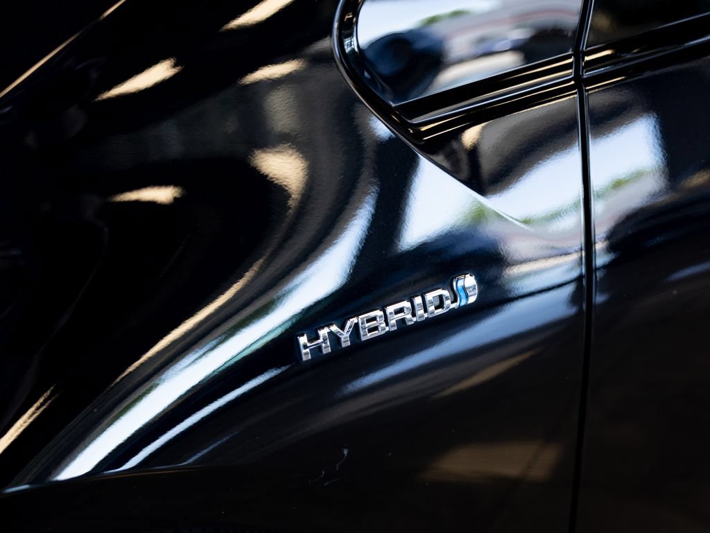 Used 2020 Toyota Prius Limited w/ Premium Convenience Package FWD image 7