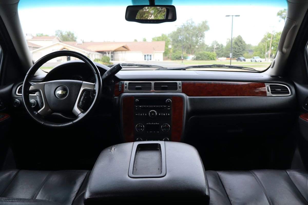 Used 2014 Chevrolet Suburban LT w/ Luxury Package AWD/4WD image 16