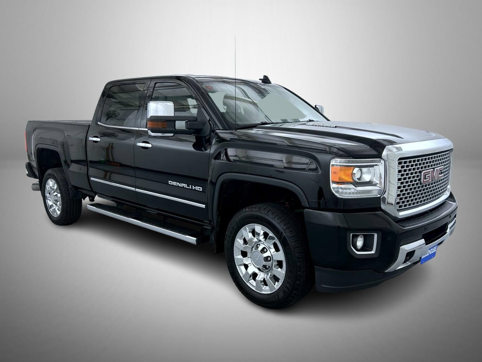Used 2015 GMC Sierra 2500 Denali w/ Duramax Plus Package AWD/4WD image 3