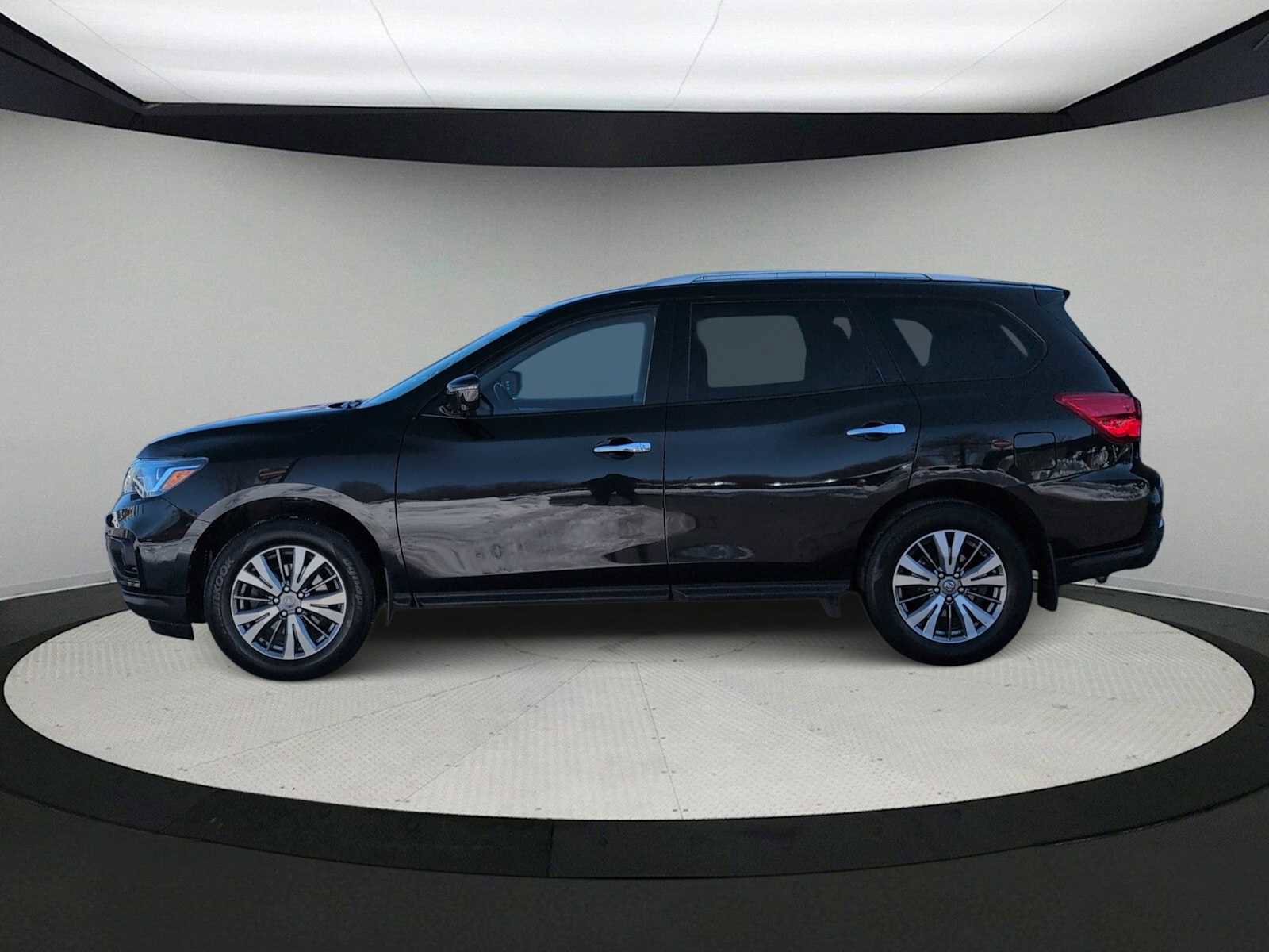 Used 2019 Nissan Pathfinder SL image 5