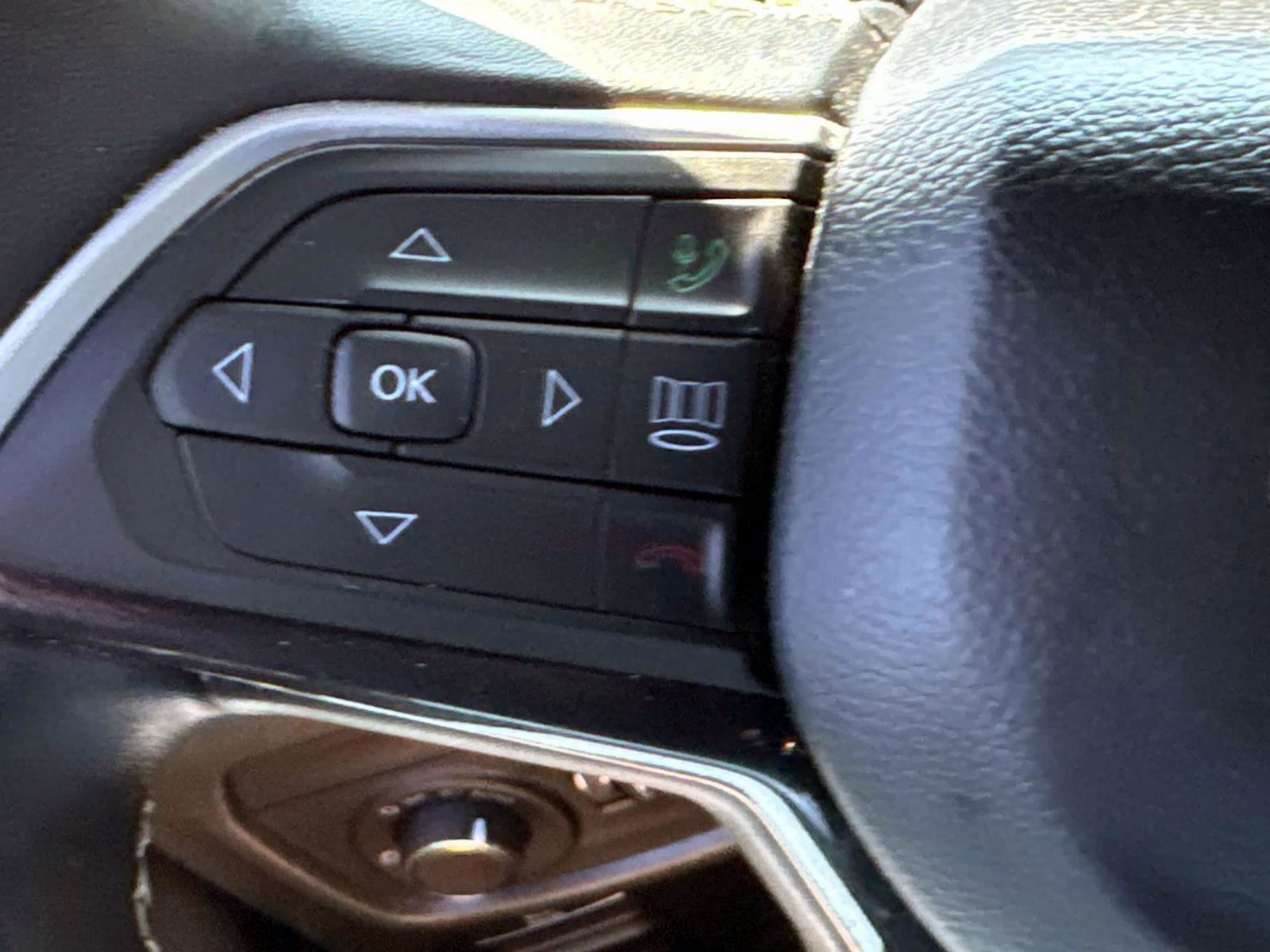 Used 2022 Jeep Grand Cherokee Altitude image 15