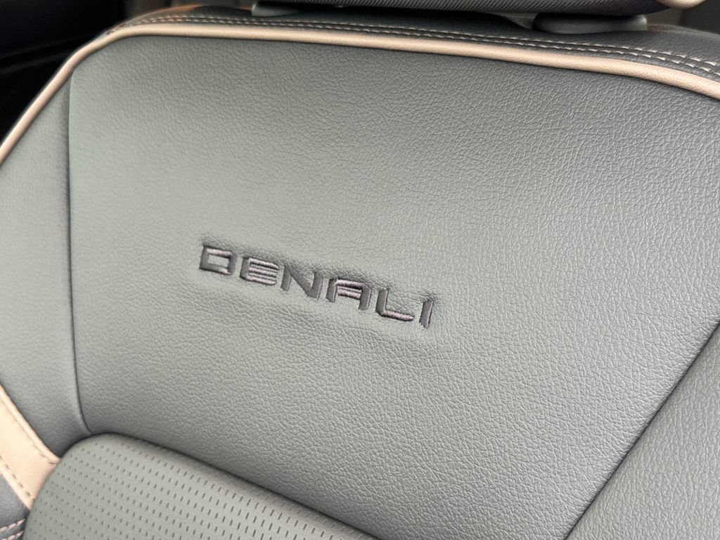 New 2026 GMC Canyon Denali w/ LPO, Denali Black Edition AWD/4WD image 19