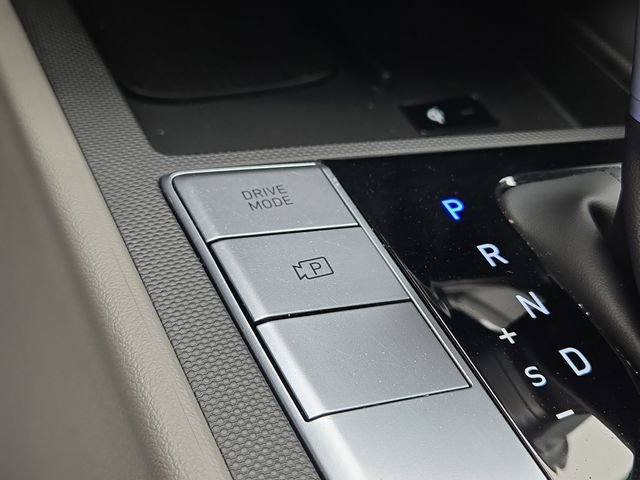 Certified 2025 Hyundai Elantra Sport image 15
