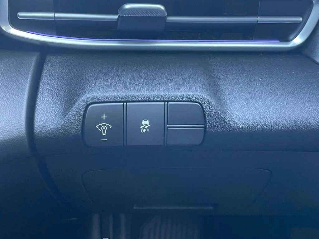 Used 2024 Hyundai Elantra SEL image 20