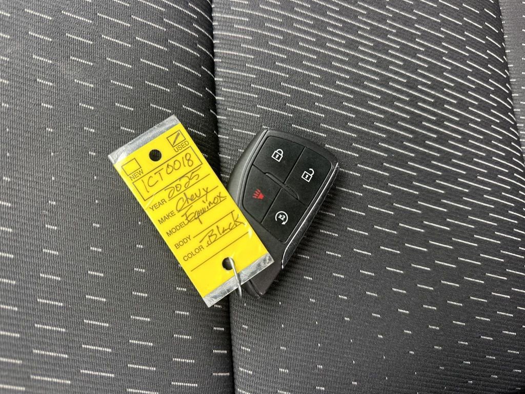 Used 2025 Chevrolet Equinox LT image 32