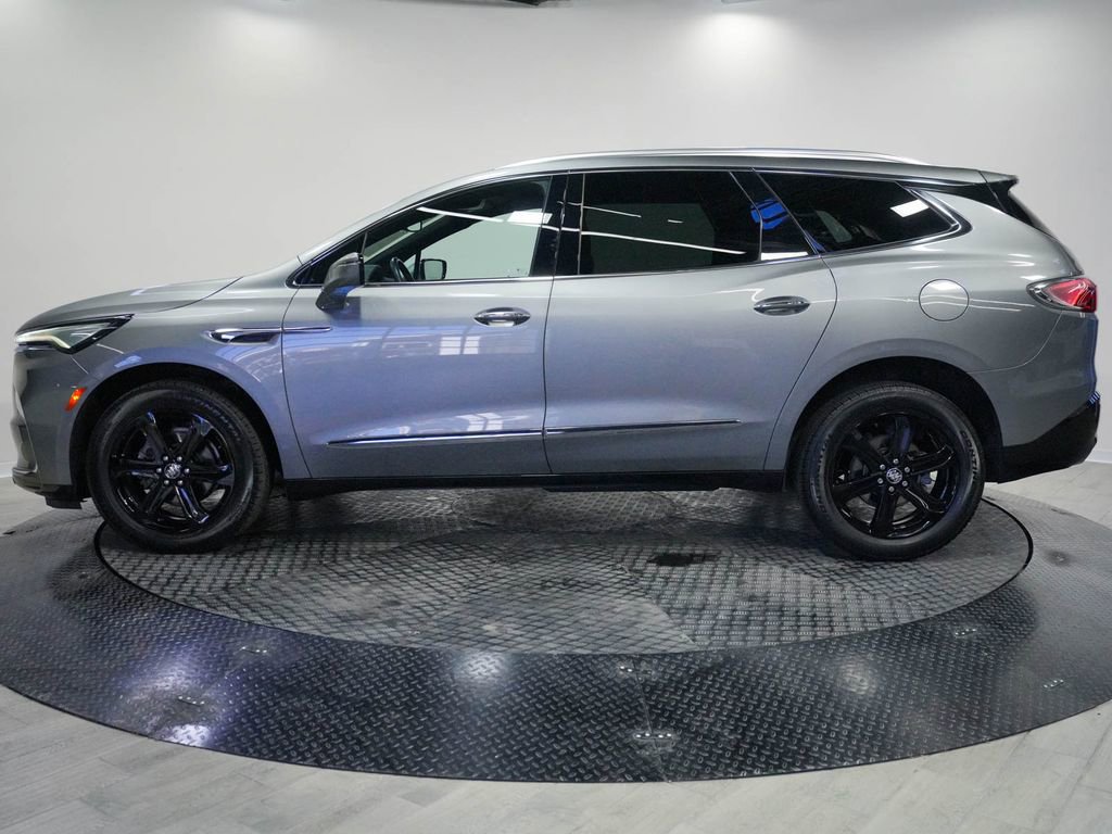 Used 2023 Buick Enclave Essence w/ Sport Touring Edition AWD/4WD image 4