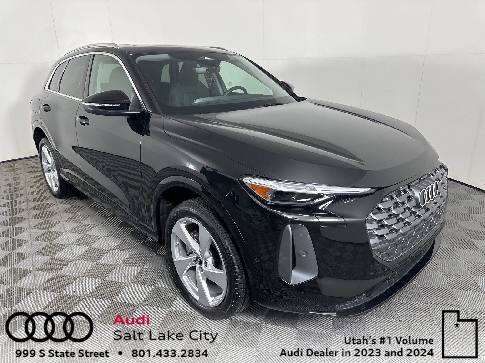 Certified 2025 Audi Q5 Premium Plus w/ Premium Plus AWD/4WD image 1